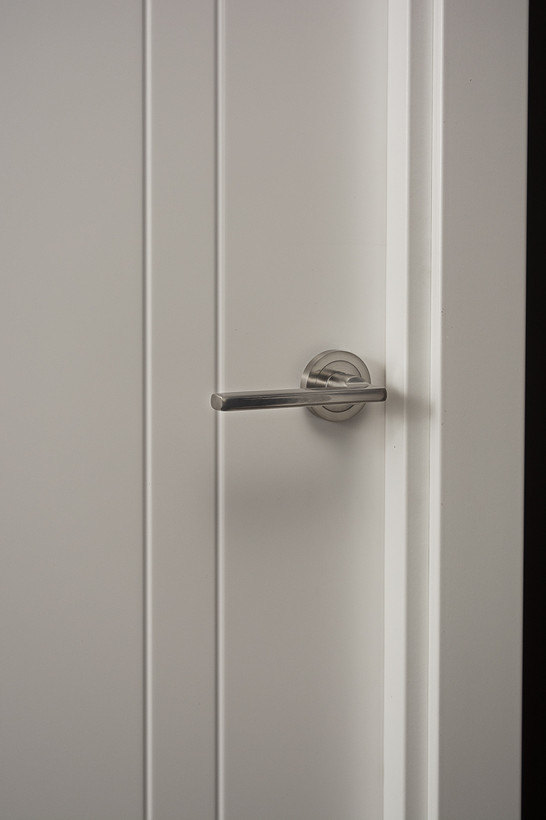 Detalle de puerta de interior fabricada por Cercos y Puertas Cano